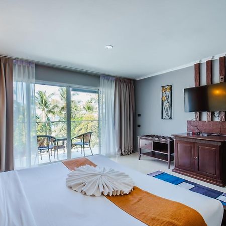 Time Out Hotel Patong Exterior photo