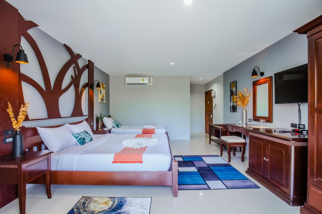Time Out Hotel Patong Exterior photo