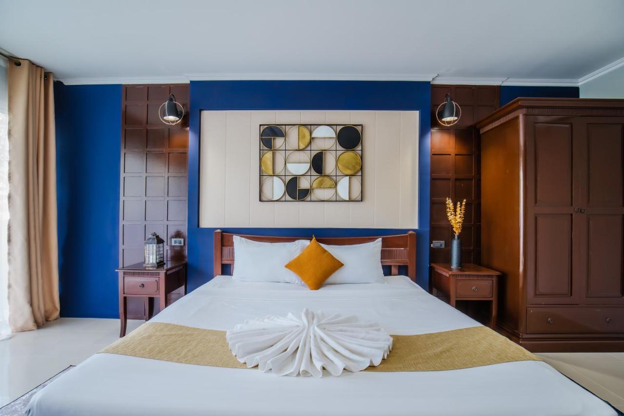 Time Out Hotel Patong Exterior photo