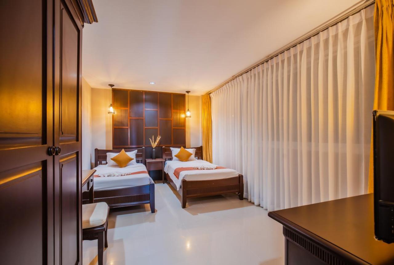 Time Out Hotel Patong Exterior photo