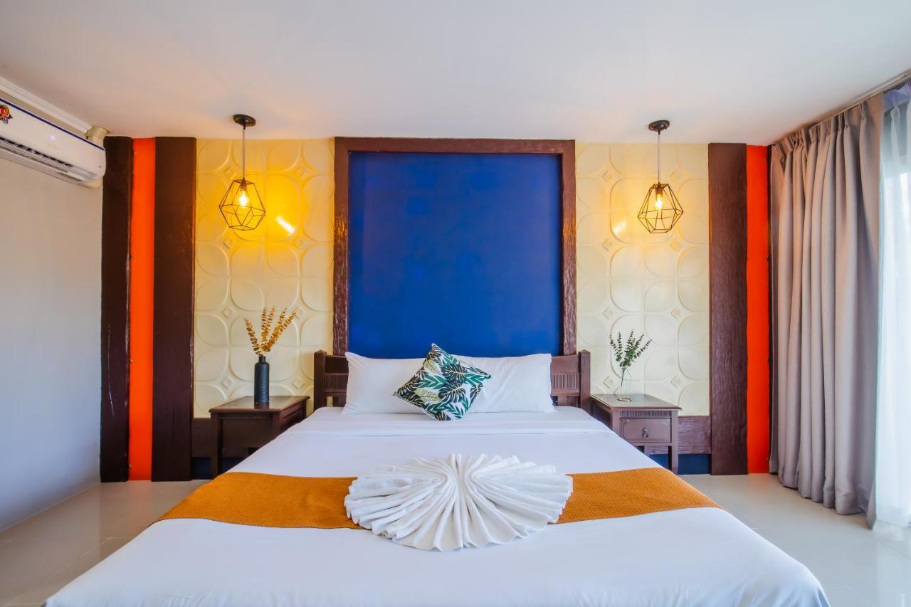 Time Out Hotel Patong Exterior photo