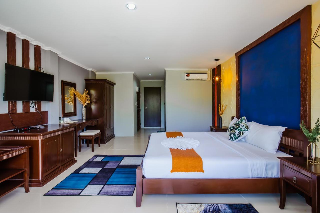 Time Out Hotel Patong Exterior photo