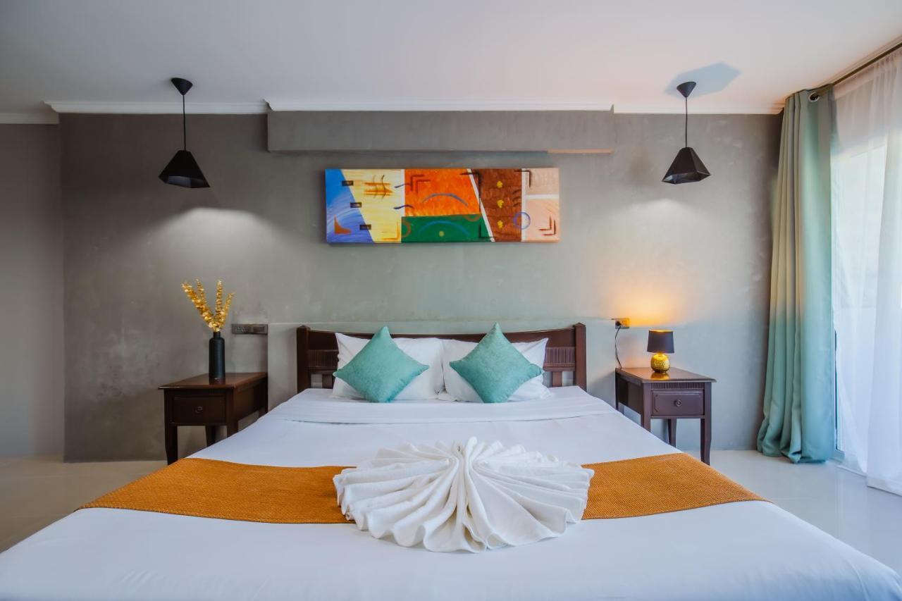 Time Out Hotel Patong Exterior photo