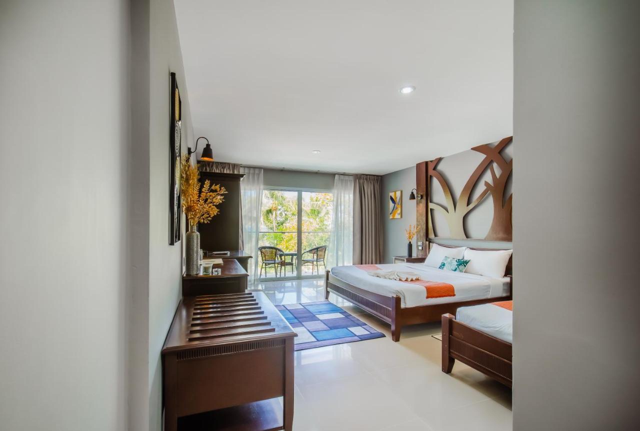 Time Out Hotel Patong Exterior photo