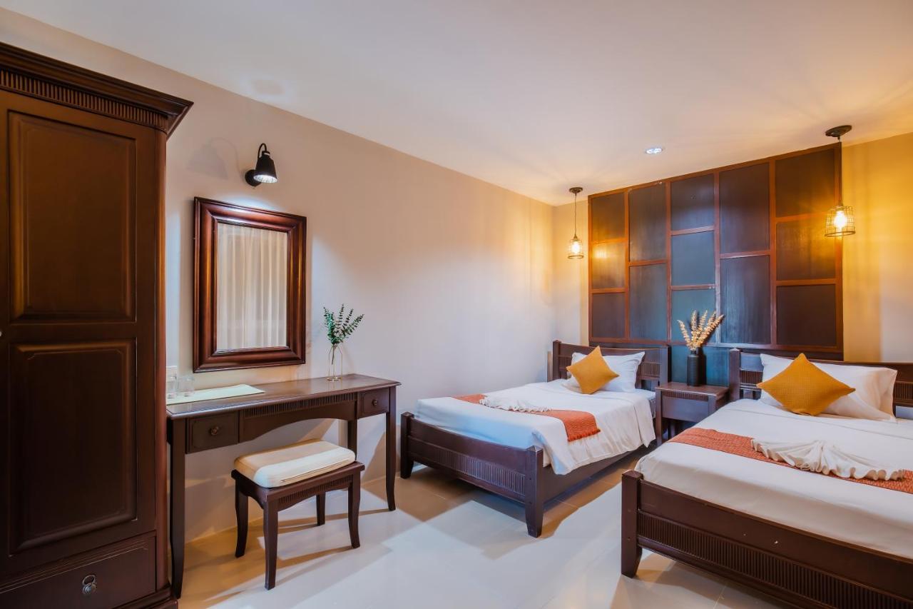 Time Out Hotel Patong Exterior photo