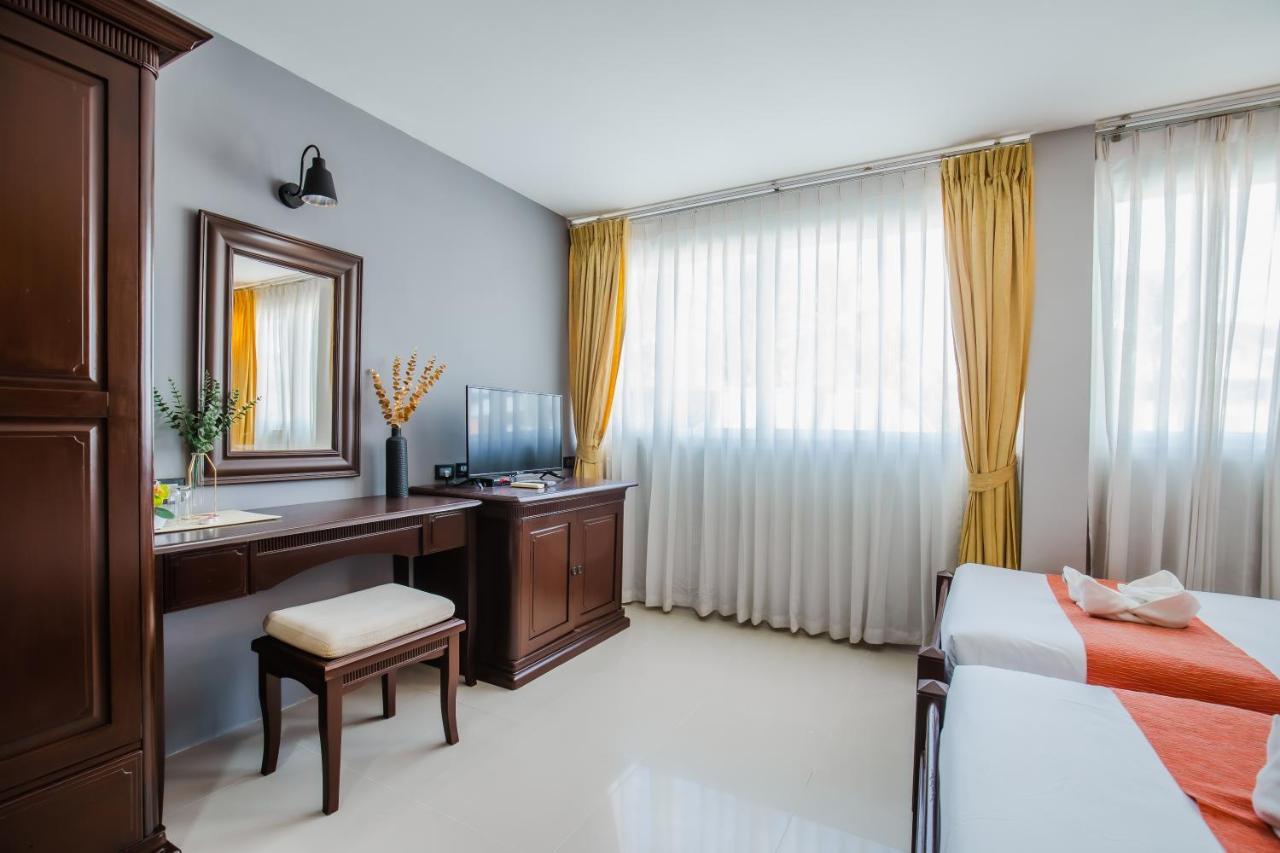 Time Out Hotel Patong Exterior photo