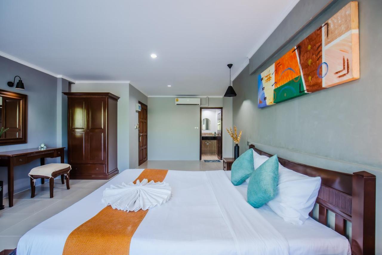 Time Out Hotel Patong Exterior photo
